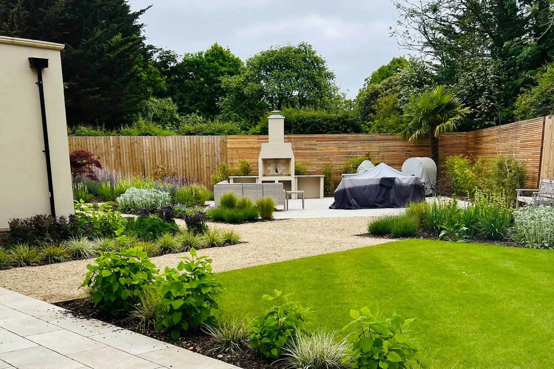 Outdoor kitchen with pizza oven