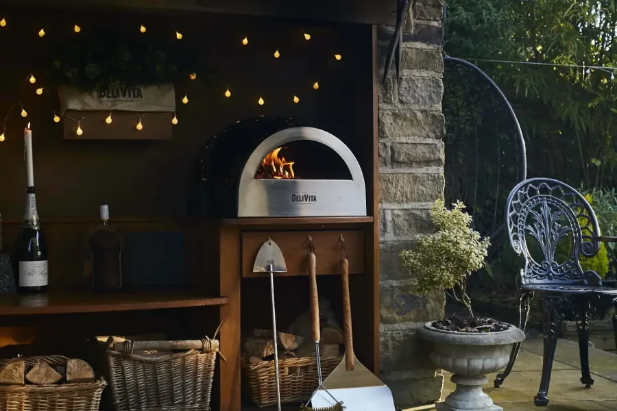 DeliVita Pizza Oven In Garden